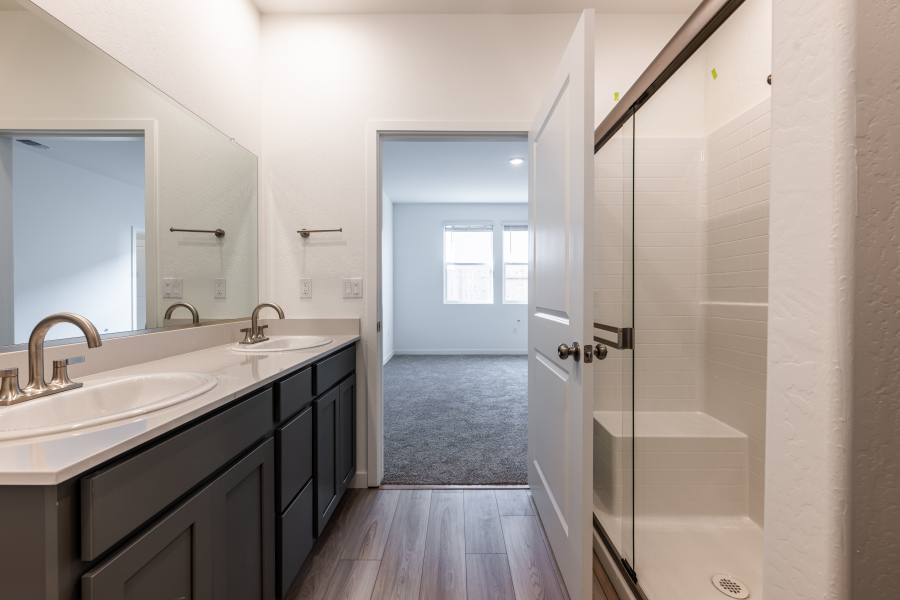 A bathroom with a sink and a mirror.