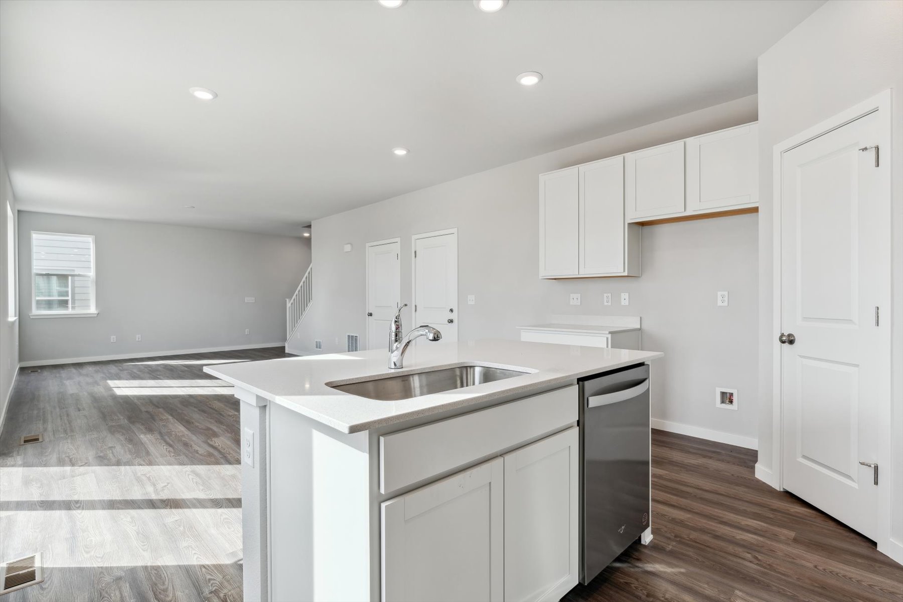 A kitchen with white cabinets.