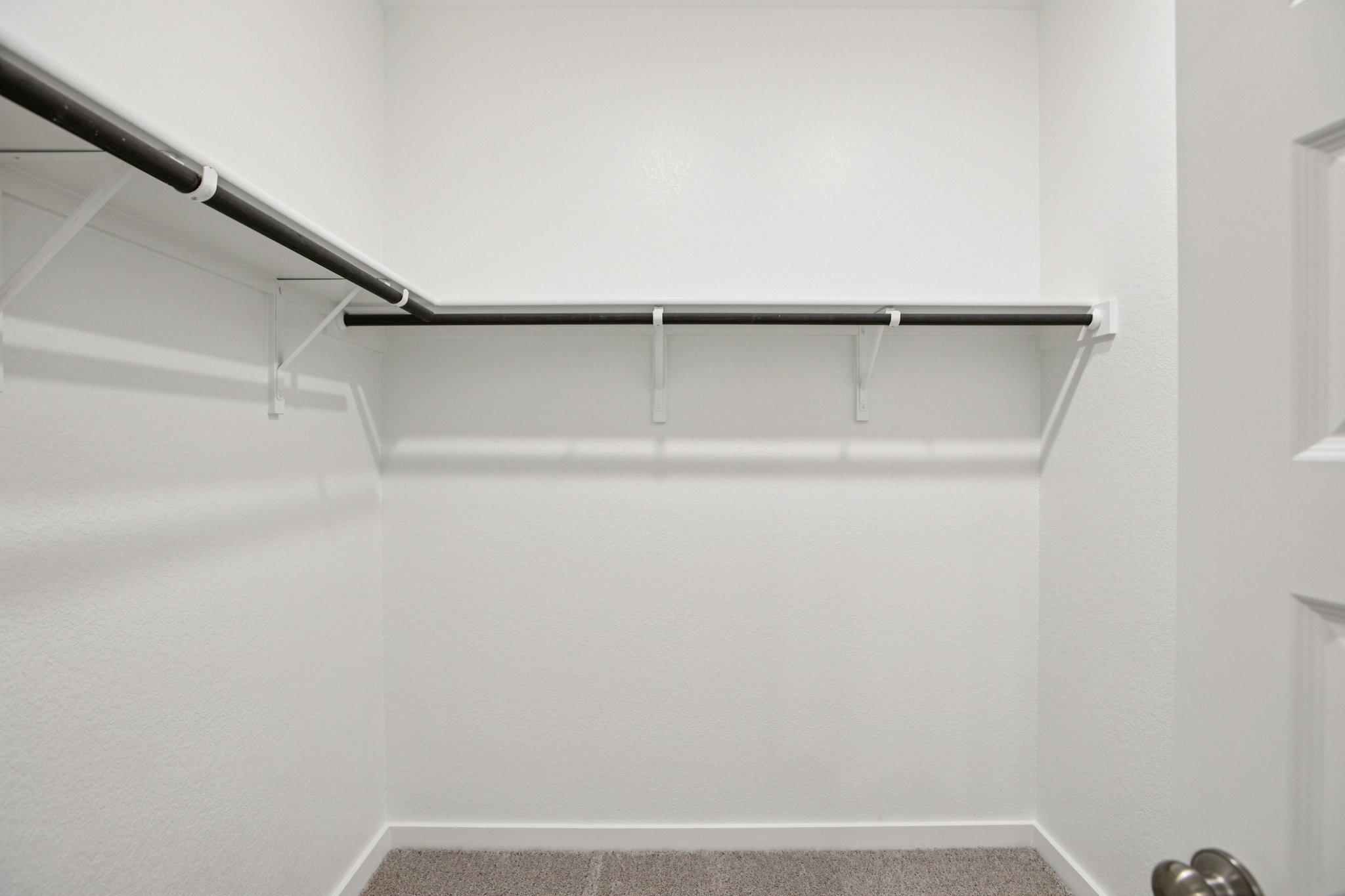 A metal bar with a metal bar.